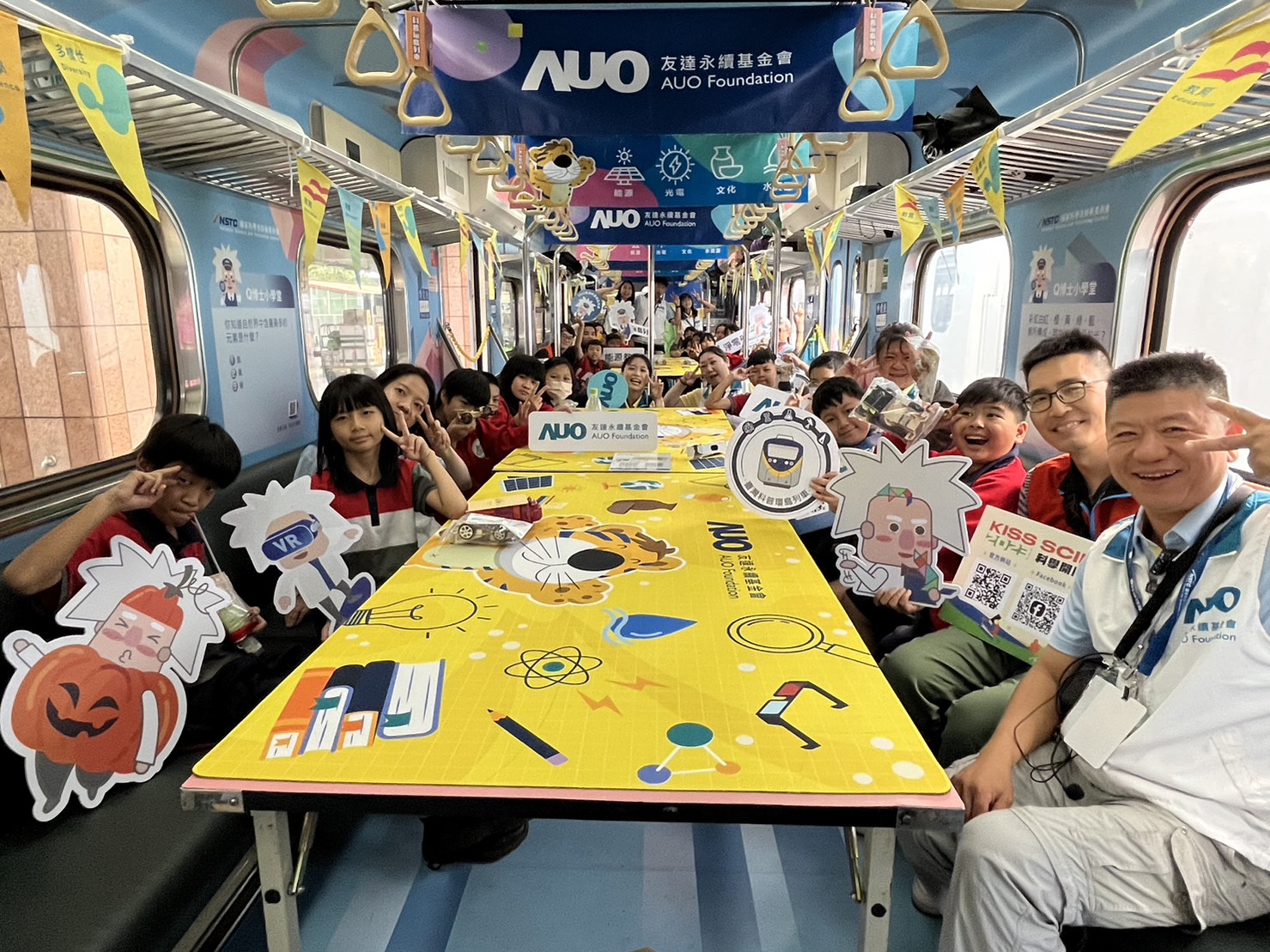 asiagame永續基金會參與「臺灣科普環島列車」，設計基礎科學車廂課程，以「淨零碳排和永續能源」為主題，讓學生透過創意實驗認識淨零知識，以及思考生活中的減碳行為